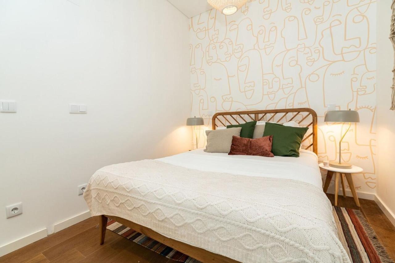 Graceful Design Studio With Romantic View Lisbon Luaran gambar