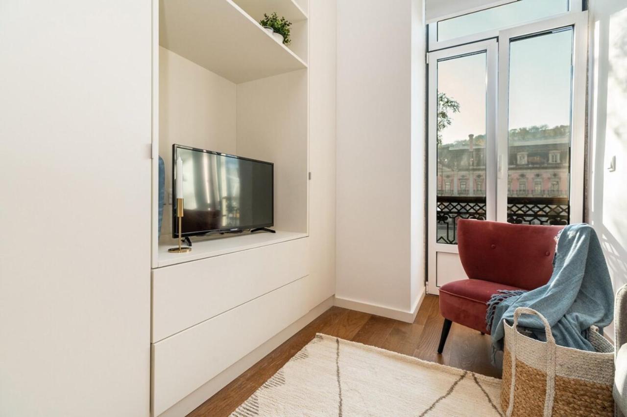 Graceful Design Studio With Romantic View Lisbon Luaran gambar