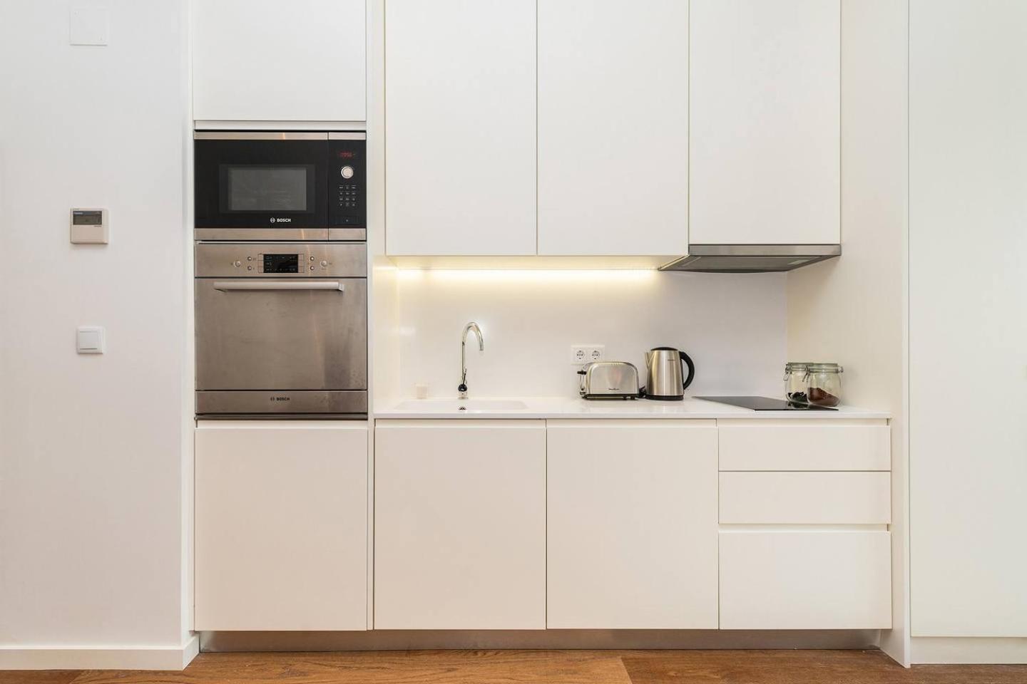 Graceful Design Studio With Romantic View Lisbon Luaran gambar