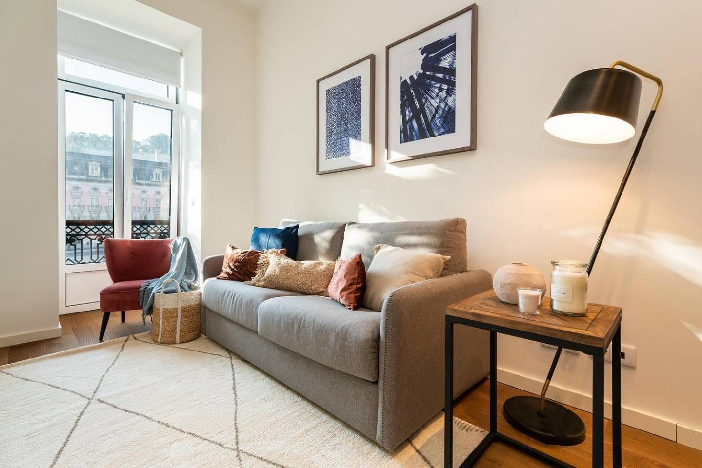 Graceful Design Studio With Romantic View Lisbon Luaran gambar