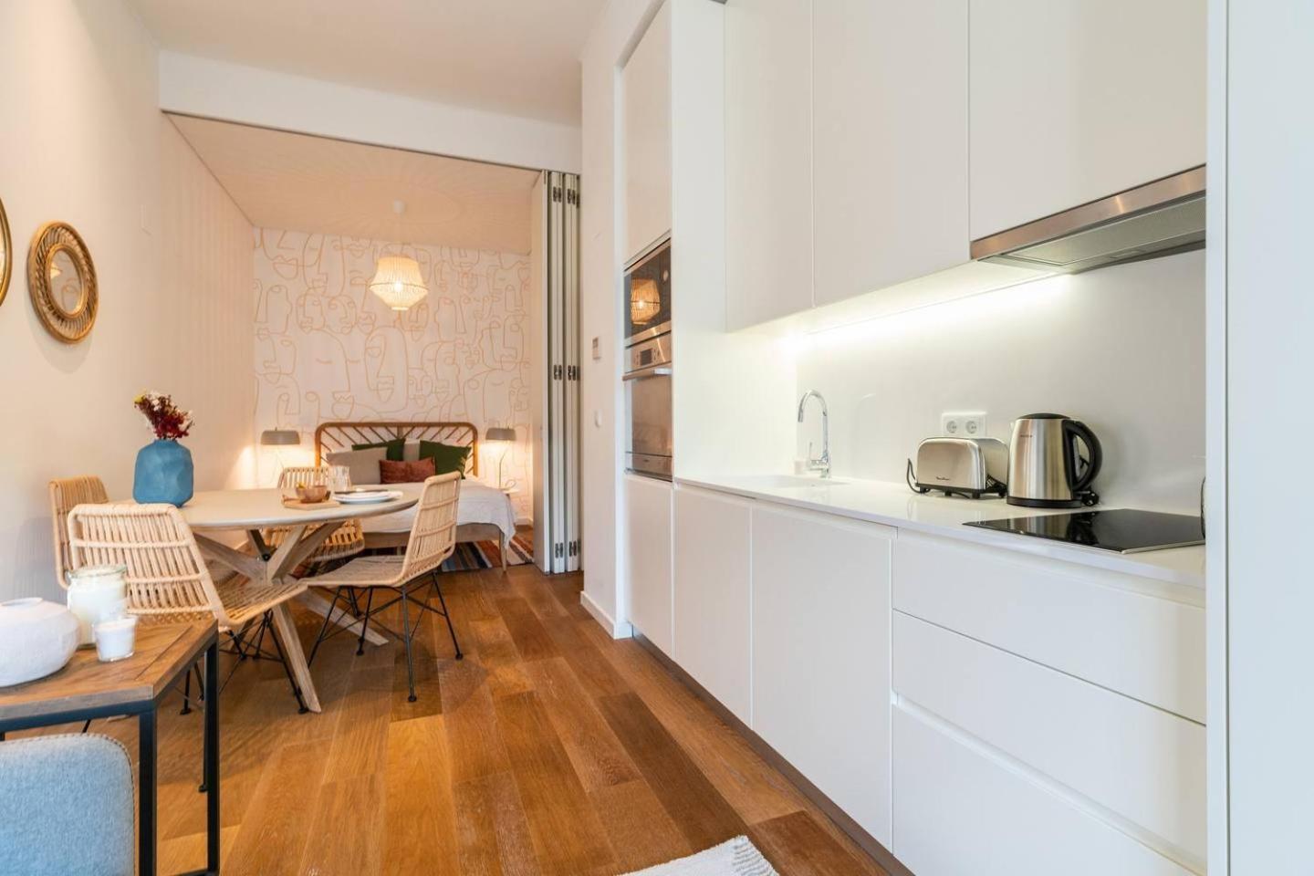 Graceful Design Studio With Romantic View Lisbon Luaran gambar